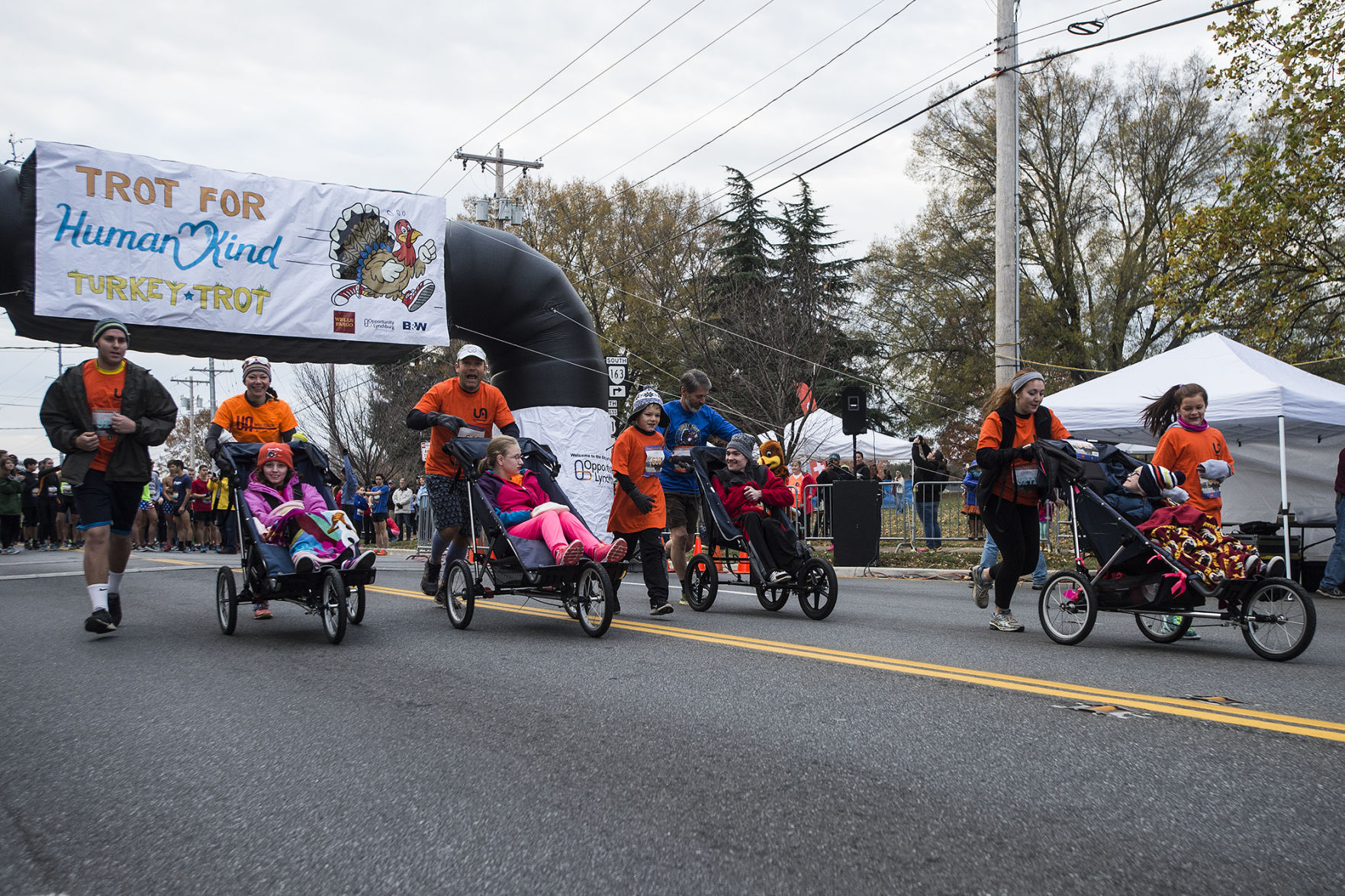 2016-11-24 LNA 11252016 Turkey Trot 05